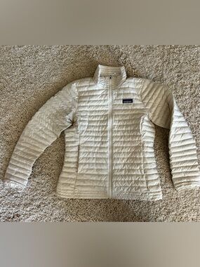 **PATAGONIA** thin puffy jacket - small